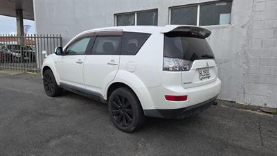 2006 Mitsubishi Outlander - Thumbnail