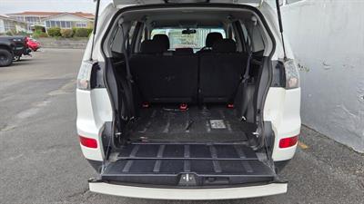 2006 Mitsubishi Outlander - Thumbnail