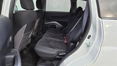 2006 Mitsubishi Outlander - Thumbnail