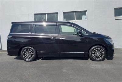 2015 Nissan Elgrand - Thumbnail