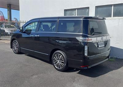 2015 Nissan Elgrand - Thumbnail