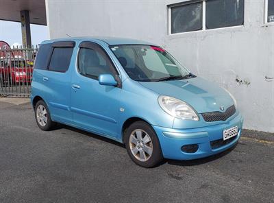 2004 Toyota Funcargo - Thumbnail