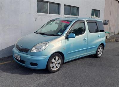 2004 Toyota Funcargo - Thumbnail