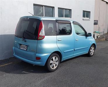 2004 Toyota Funcargo - Thumbnail