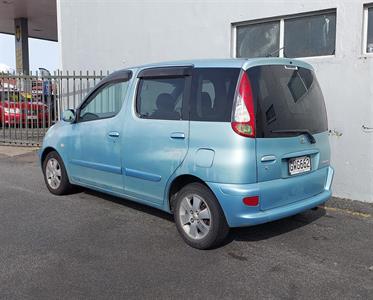 2004 Toyota Funcargo - Thumbnail