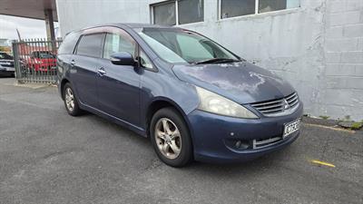 2005 Mitsubishi Grandis - Thumbnail