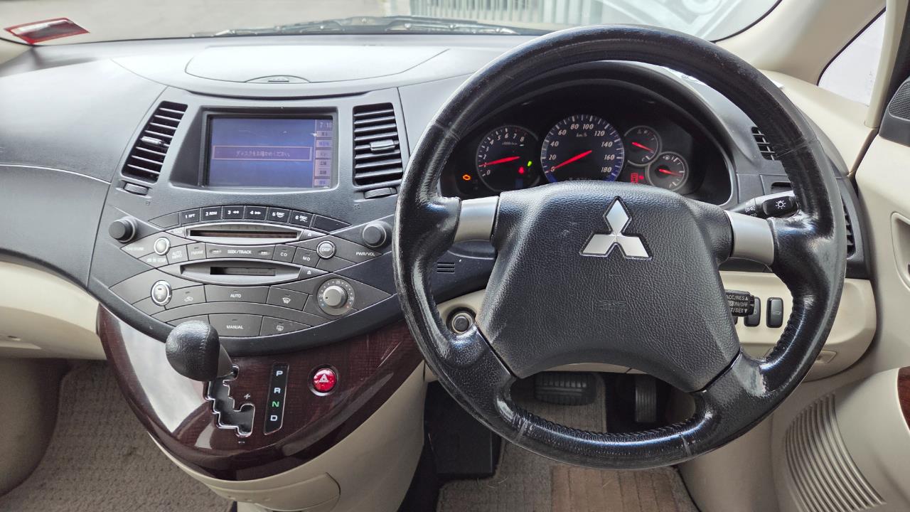 2005 Mitsubishi Grandis