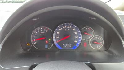 2005 Mitsubishi Grandis - Thumbnail