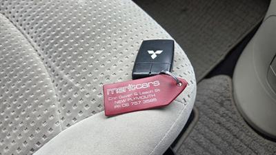 2005 Mitsubishi Grandis - Thumbnail