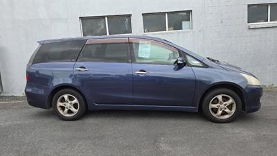 2005 Mitsubishi Grandis - Thumbnail