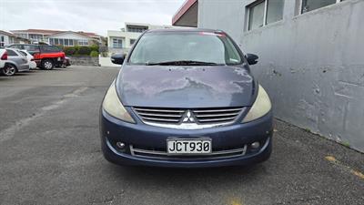 2005 Mitsubishi Grandis - Thumbnail