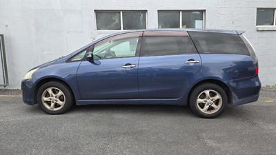 2005 Mitsubishi Grandis - Thumbnail