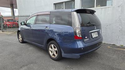 2005 Mitsubishi Grandis - Thumbnail