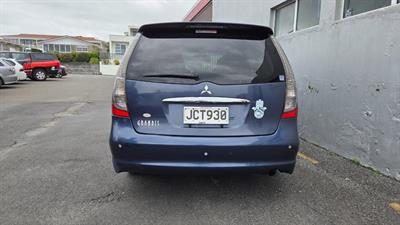 2005 Mitsubishi Grandis - Thumbnail