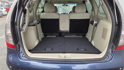 2005 Mitsubishi Grandis - Thumbnail