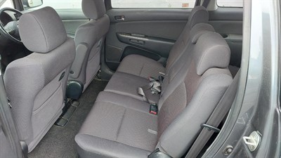 2005 Toyota Wish - Thumbnail