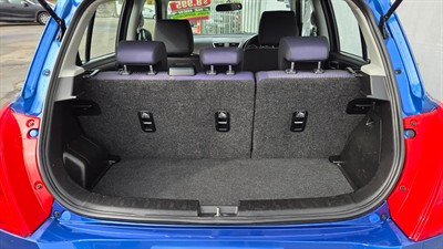 2011 Suzuki SWIFT - Thumbnail