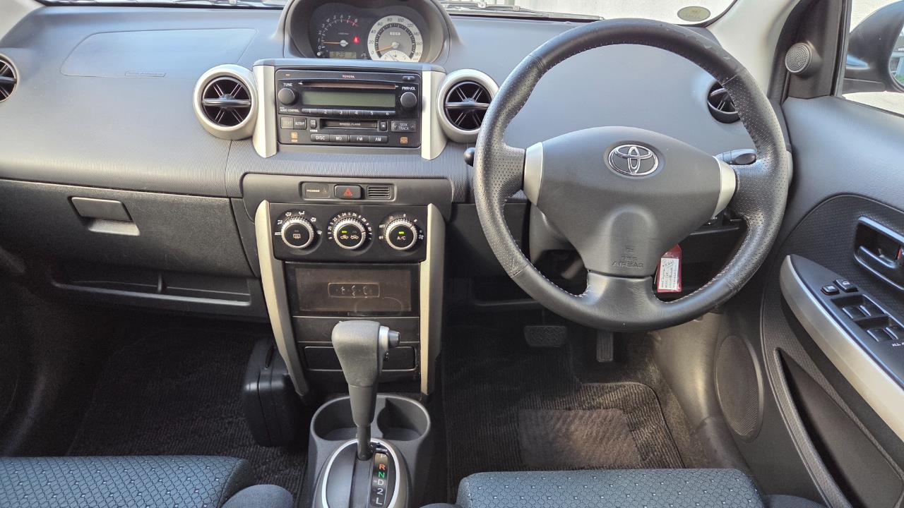 2005 Toyota Ist