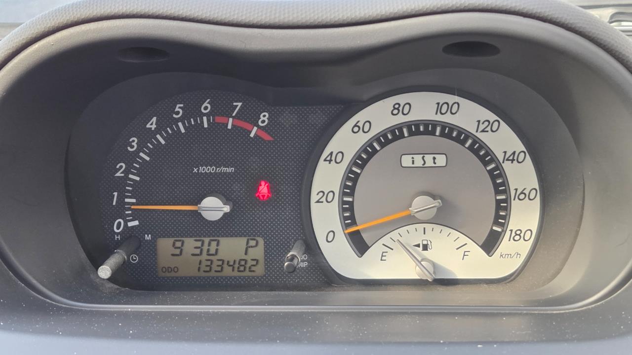 2005 Toyota Ist