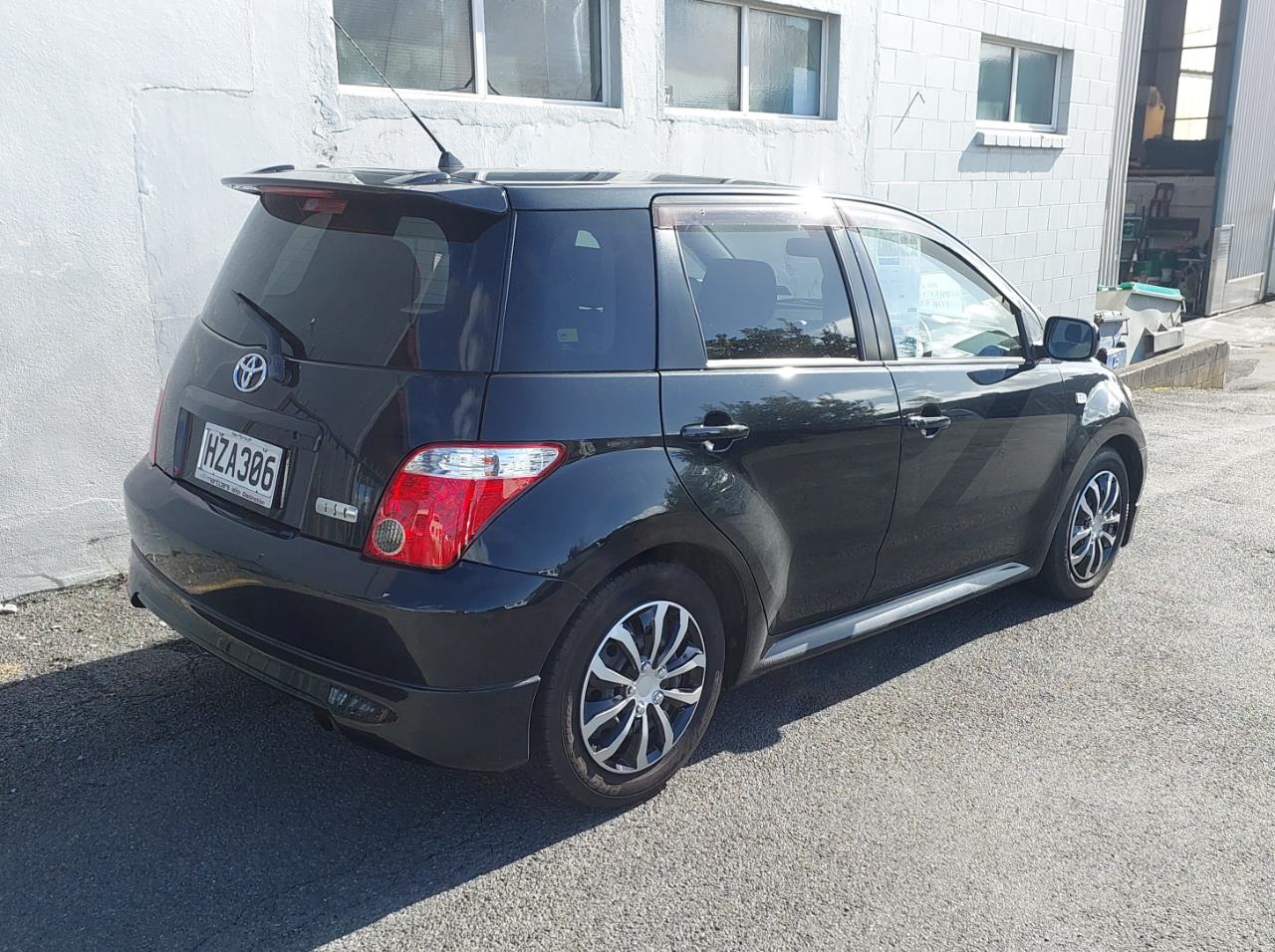 2005 Toyota Ist