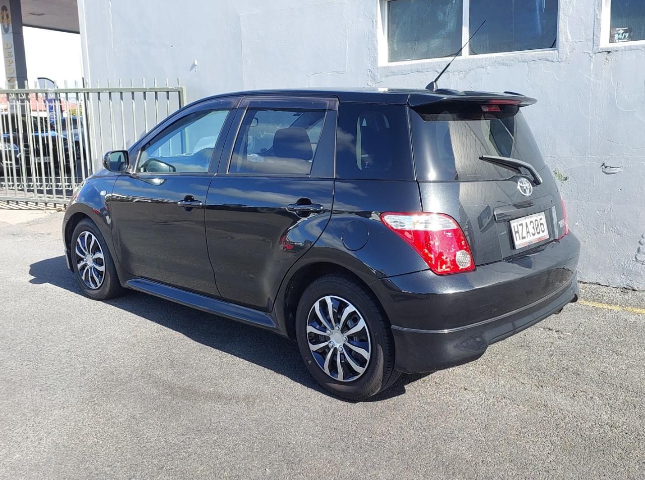 2005 Toyota Ist