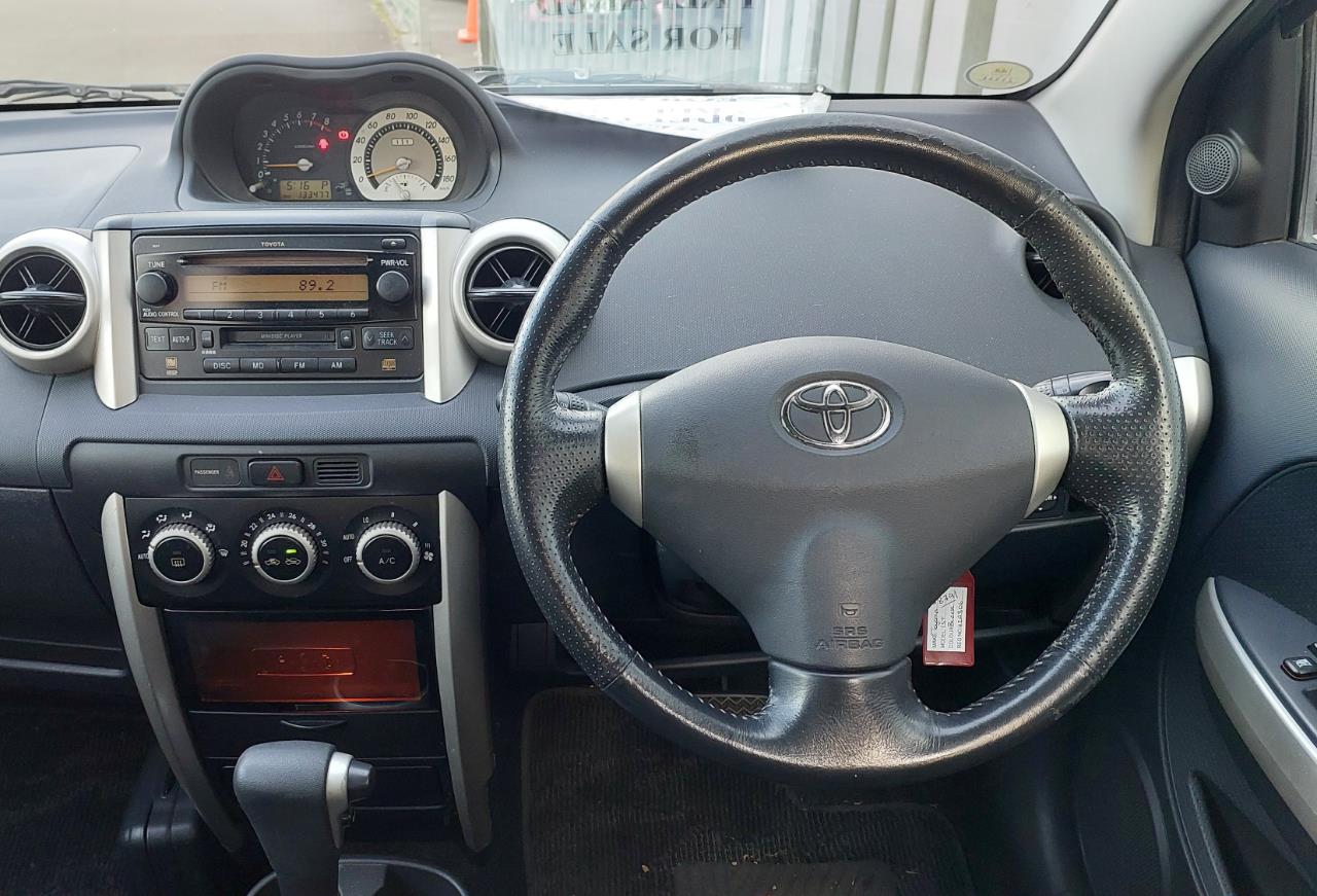 2005 Toyota Ist