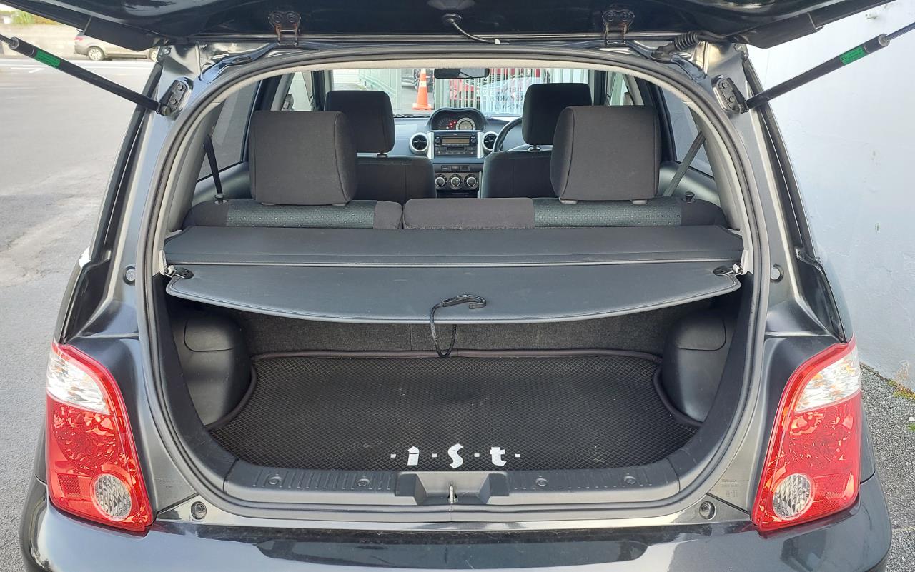 2005 Toyota Ist