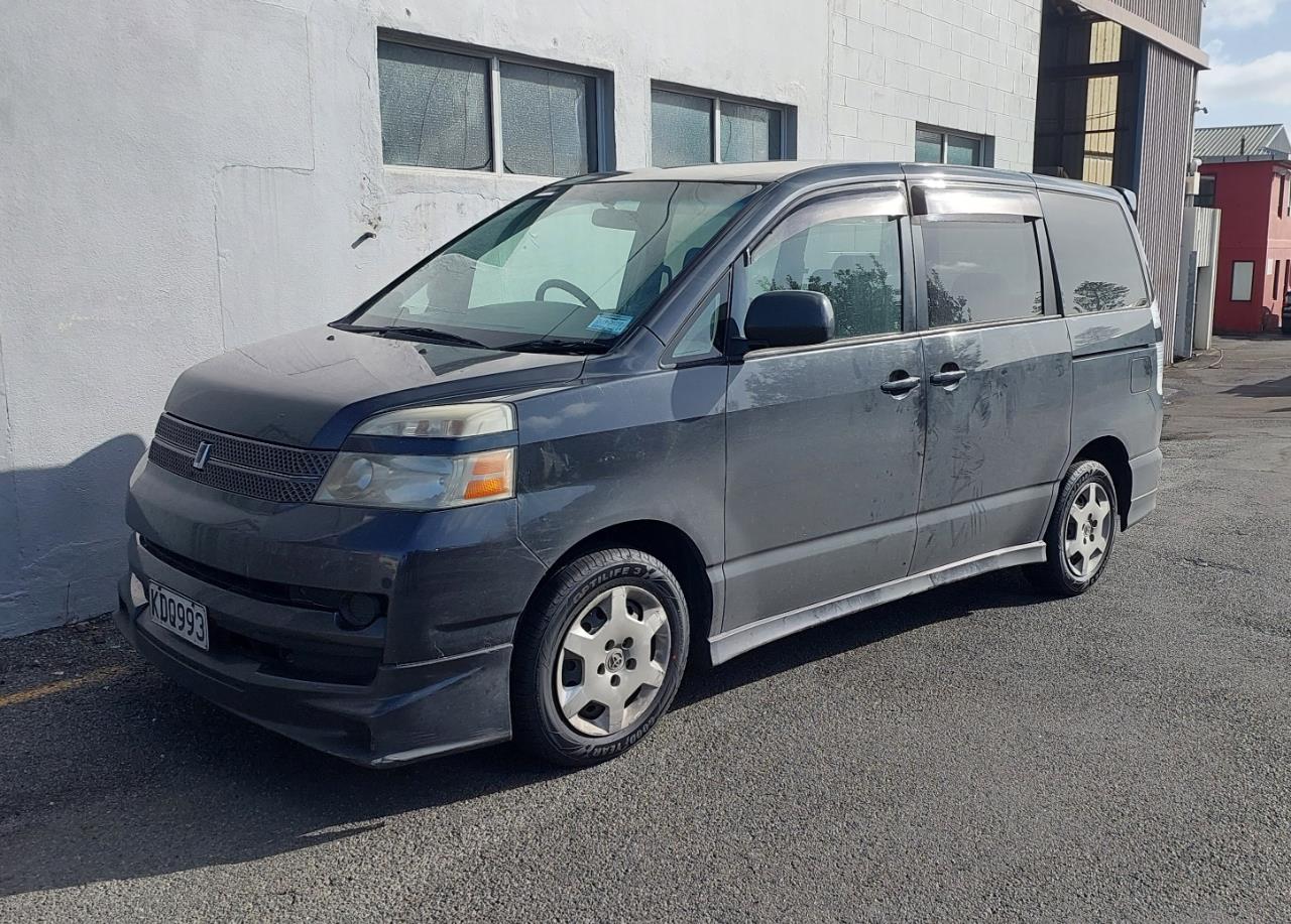 2005 Toyota VOXY