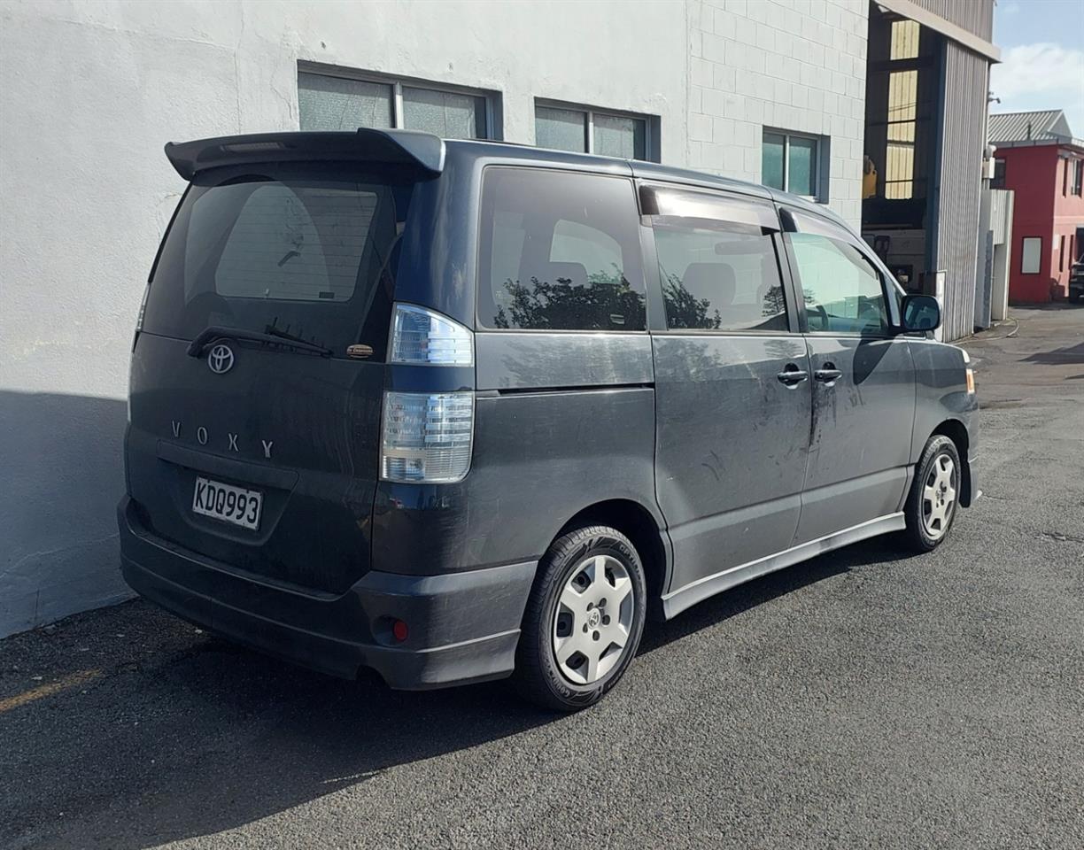 2005 Toyota VOXY