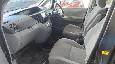 2005 Toyota VOXY - Thumbnail