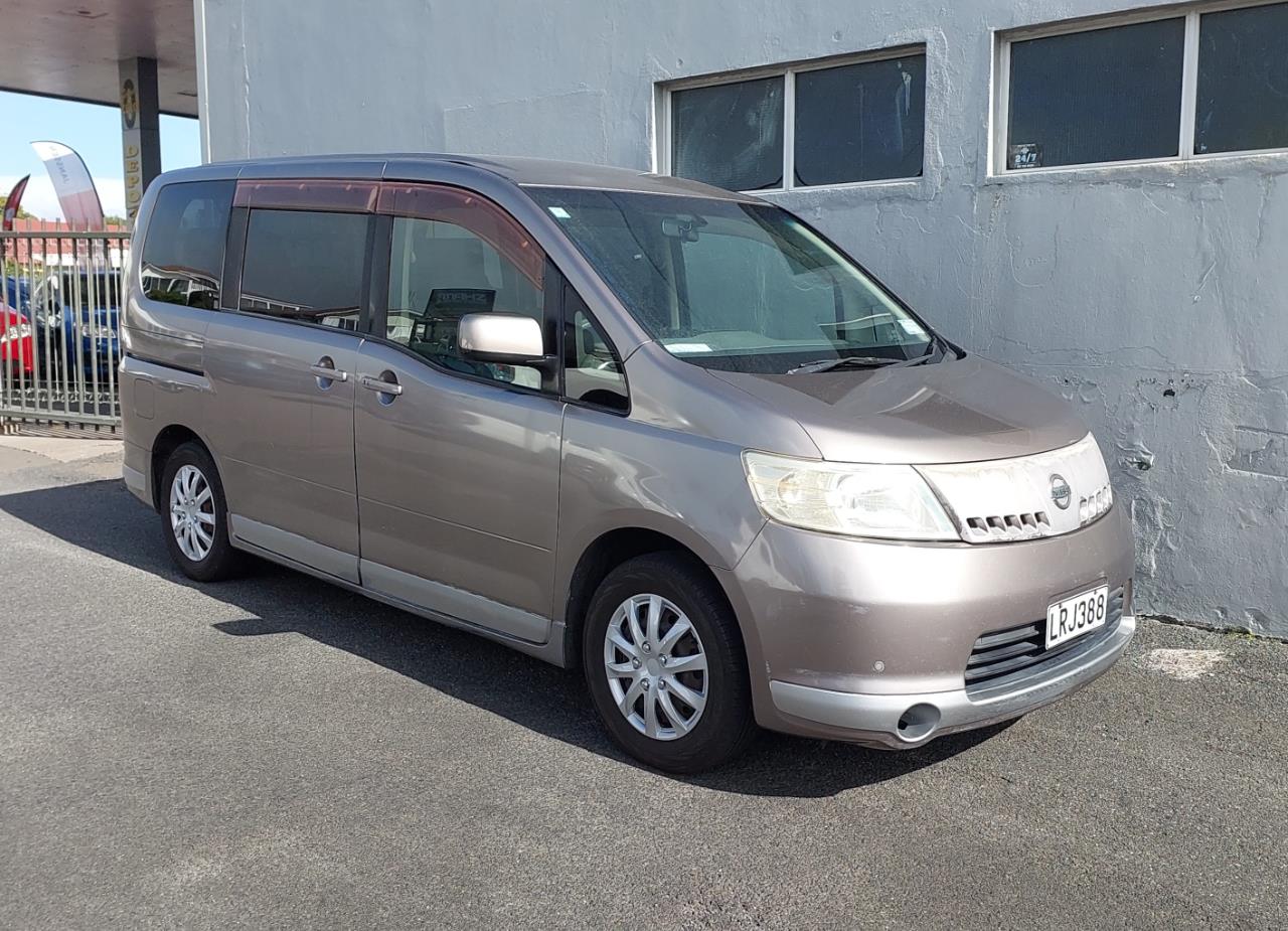 2005 Nissan Serena