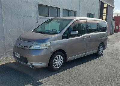 2005 Nissan Serena - Thumbnail