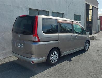 2005 Nissan Serena - Thumbnail