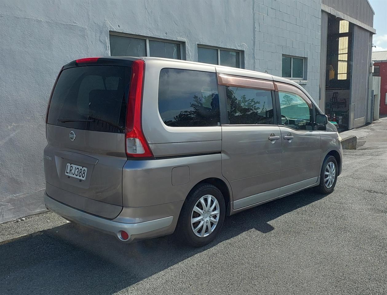 2005 Nissan Serena