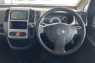 2005 Nissan Serena - Thumbnail