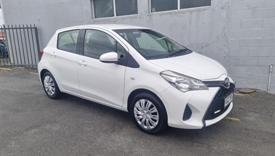 2016 Toyota YARIS - Thumbnail
