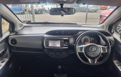 2016 Toyota YARIS - Thumbnail