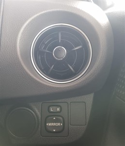 2016 Toyota YARIS - Thumbnail