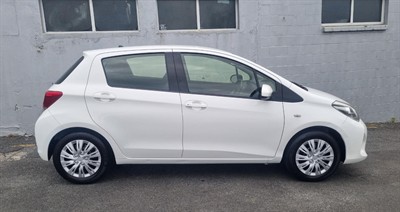 2016 Toyota YARIS - Thumbnail