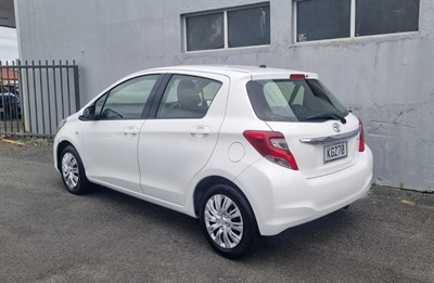 2016 Toyota YARIS - Thumbnail