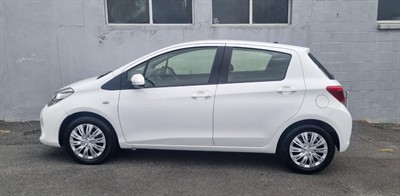 2016 Toyota YARIS - Thumbnail