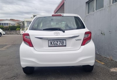 2016 Toyota YARIS - Thumbnail