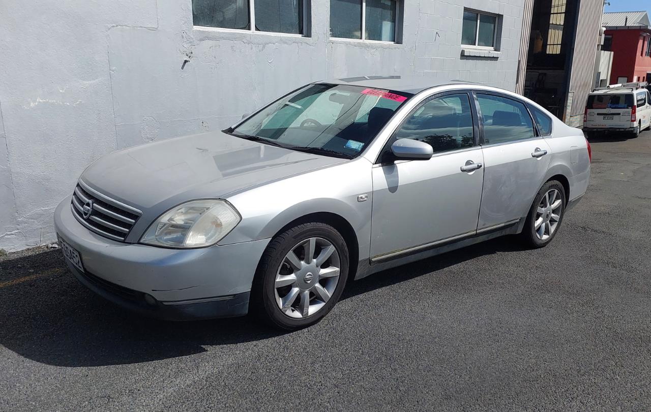 2005 Nissan MAXIMA