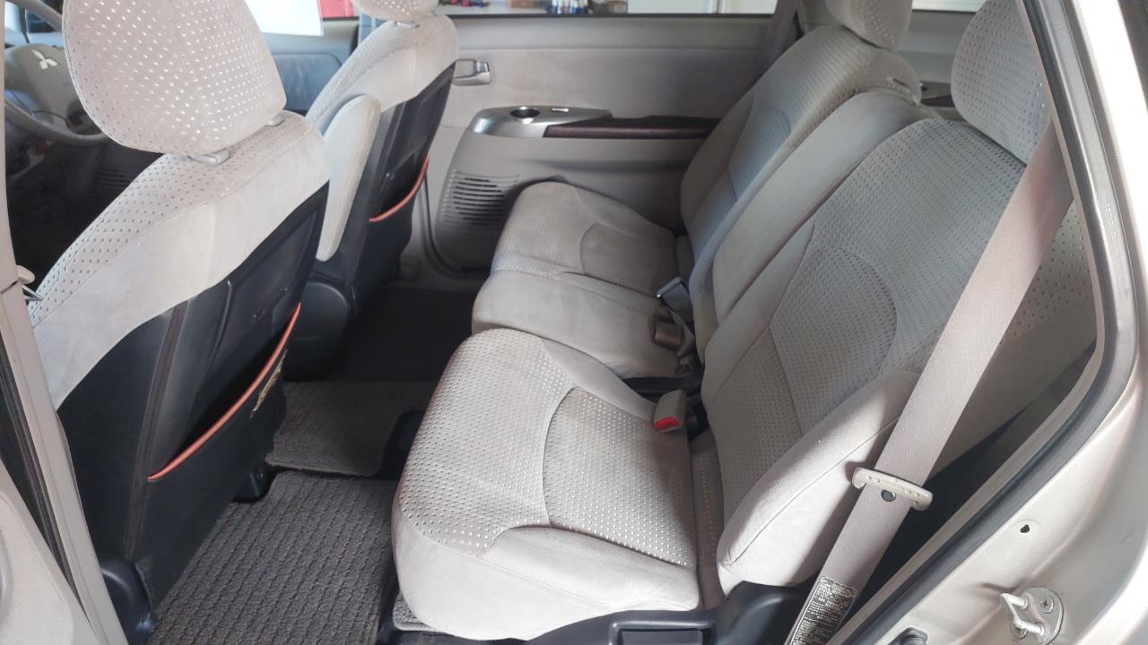 2004 Mitsubishi Grandis