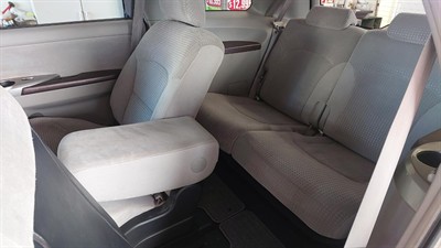 2004 Mitsubishi Grandis - Thumbnail