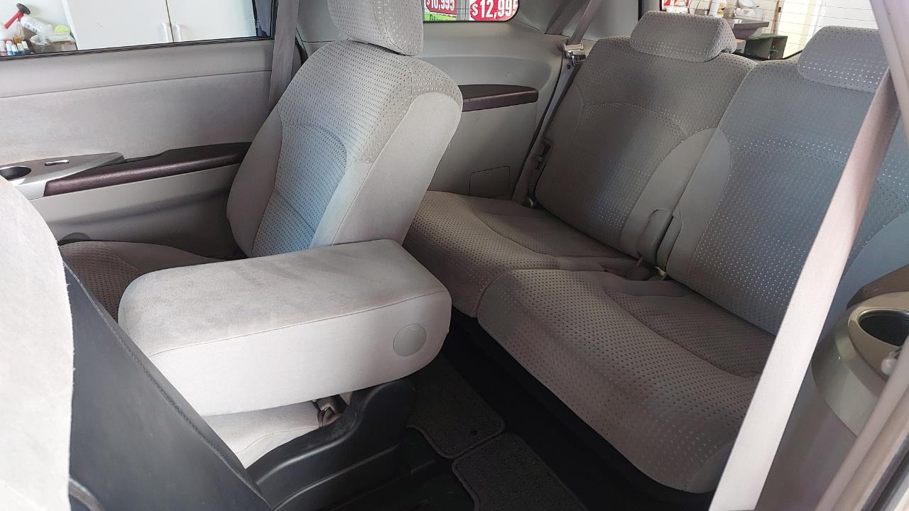 2004 Mitsubishi Grandis