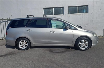 2004 Mitsubishi Grandis - Thumbnail