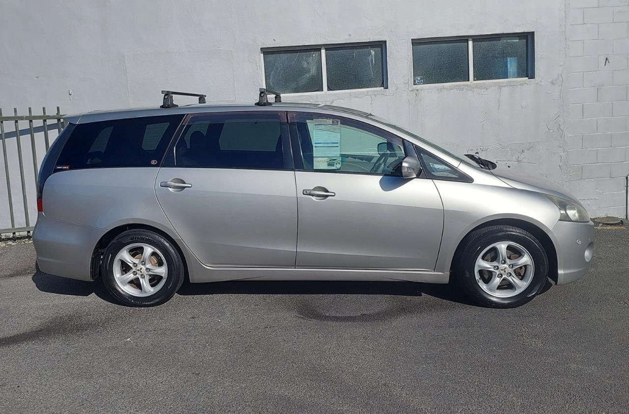 2004 Mitsubishi Grandis