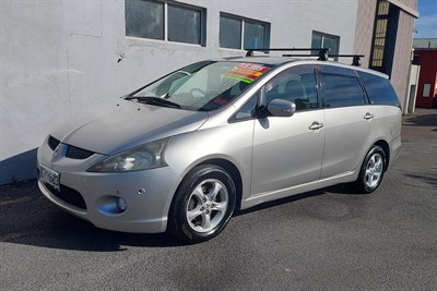 2004 Mitsubishi Grandis - Thumbnail