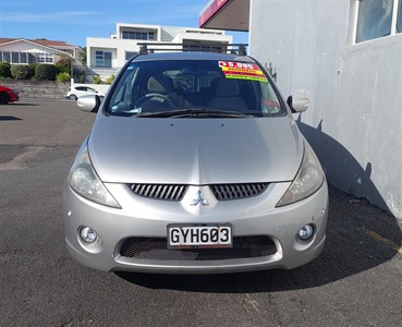 2004 Mitsubishi Grandis - Thumbnail